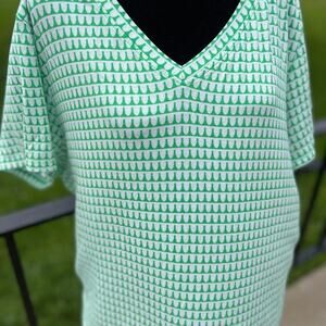 LULAROE green and white women’s 2XL, V-neck short sleeve T-SHIRT